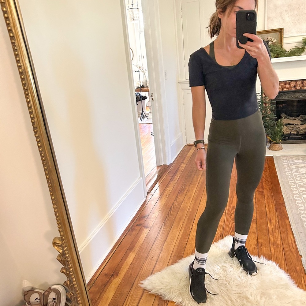 Lululemon top 4